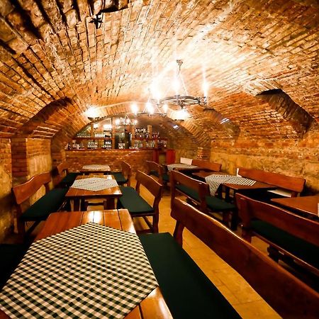 Un Pizzico Di Italiano Etterem Es Panzio Bed & Breakfast นีเรกฮาซา ภายนอก รูปภาพ