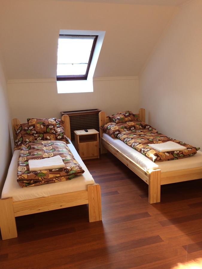 Un Pizzico Di Italiano Etterem Es Panzio Bed & Breakfast นีเรกฮาซา ภายนอก รูปภาพ