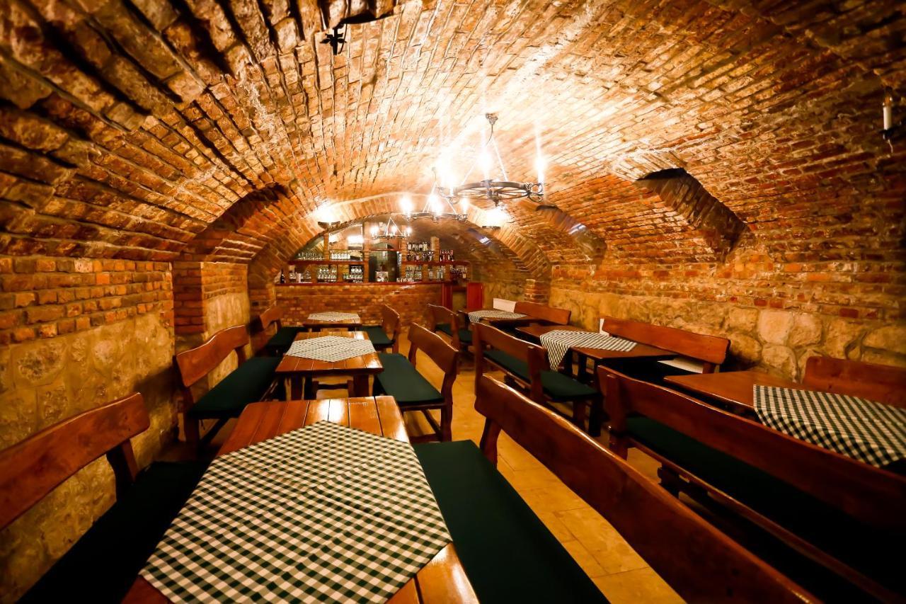 Un Pizzico Di Italiano Etterem Es Panzio Bed & Breakfast นีเรกฮาซา ภายนอก รูปภาพ