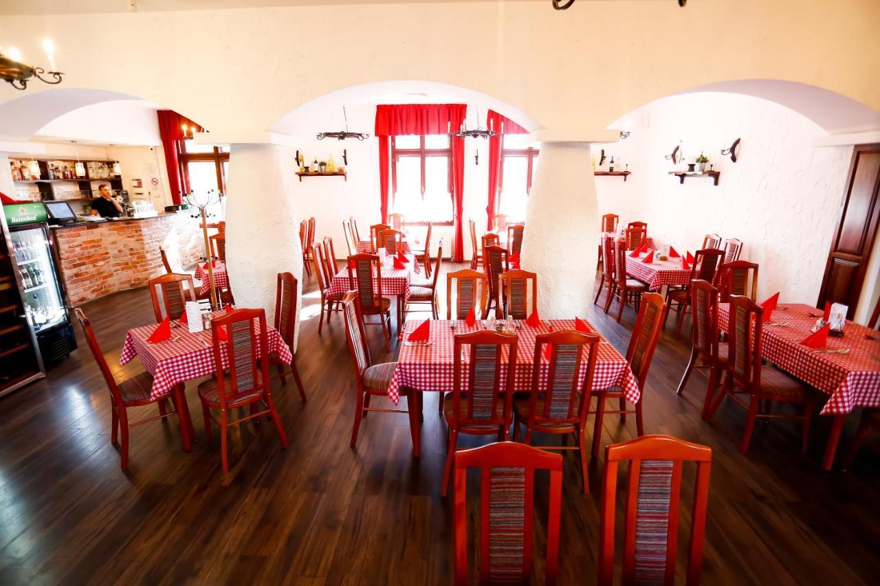 Un Pizzico Di Italiano Etterem Es Panzio Bed & Breakfast นีเรกฮาซา ภายนอก รูปภาพ