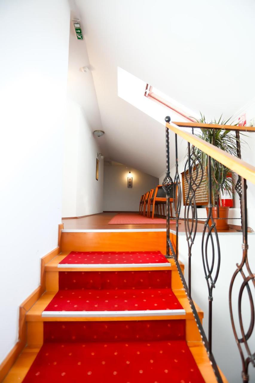 Un Pizzico Di Italiano Etterem Es Panzio Bed & Breakfast นีเรกฮาซา ภายนอก รูปภาพ