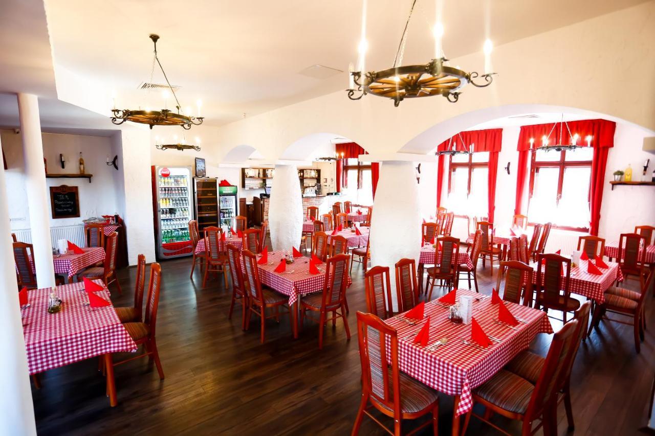 Un Pizzico Di Italiano Etterem Es Panzio Bed & Breakfast นีเรกฮาซา ภายนอก รูปภาพ