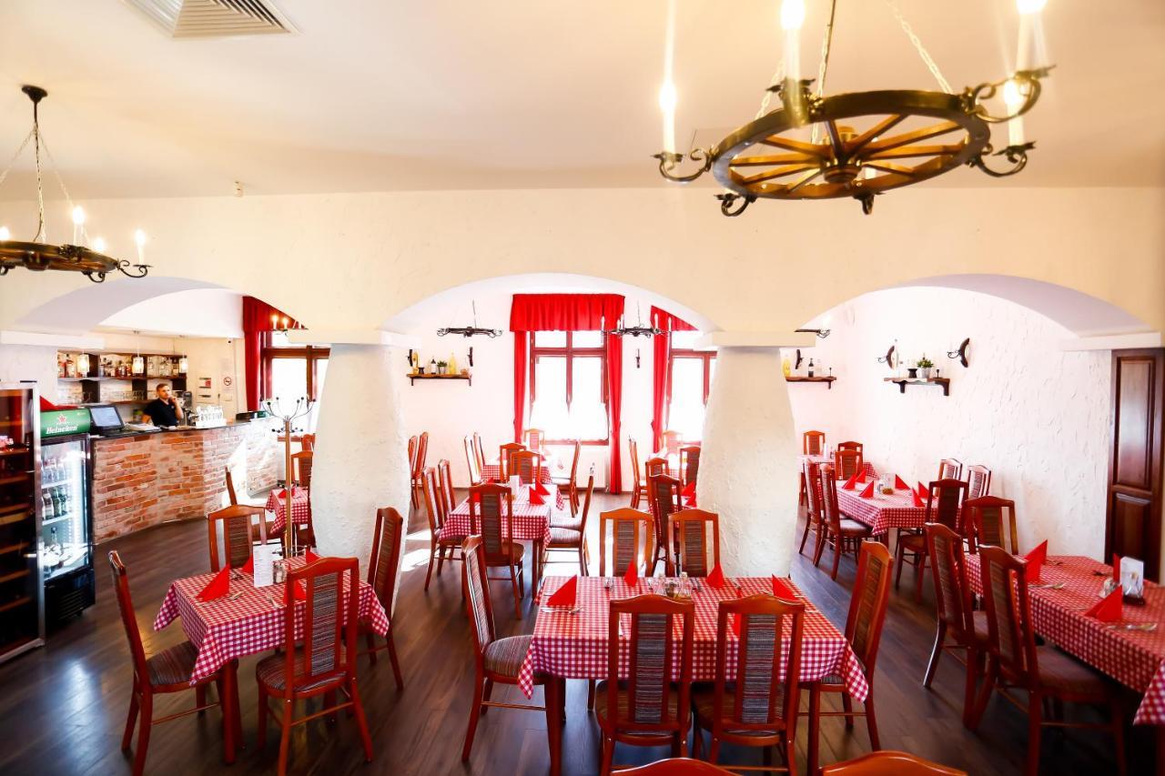 Un Pizzico Di Italiano Etterem Es Panzio Bed & Breakfast นีเรกฮาซา ภายนอก รูปภาพ